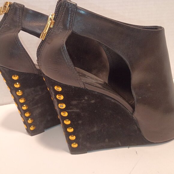 Pour La Vietoire Sz 10 Black Leather & Suede 4.5" Peep-toe Wedge Heel with Studs - Picture 7 of 10